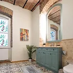 Spacious Rustic 2 Bedroom Few Steps From Galata Tower