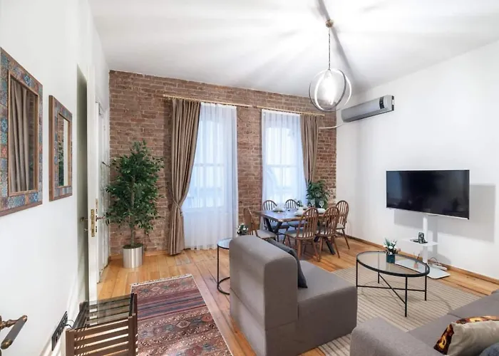 Spacious Rustic 2 Bedroom Few Steps From Galata Tower