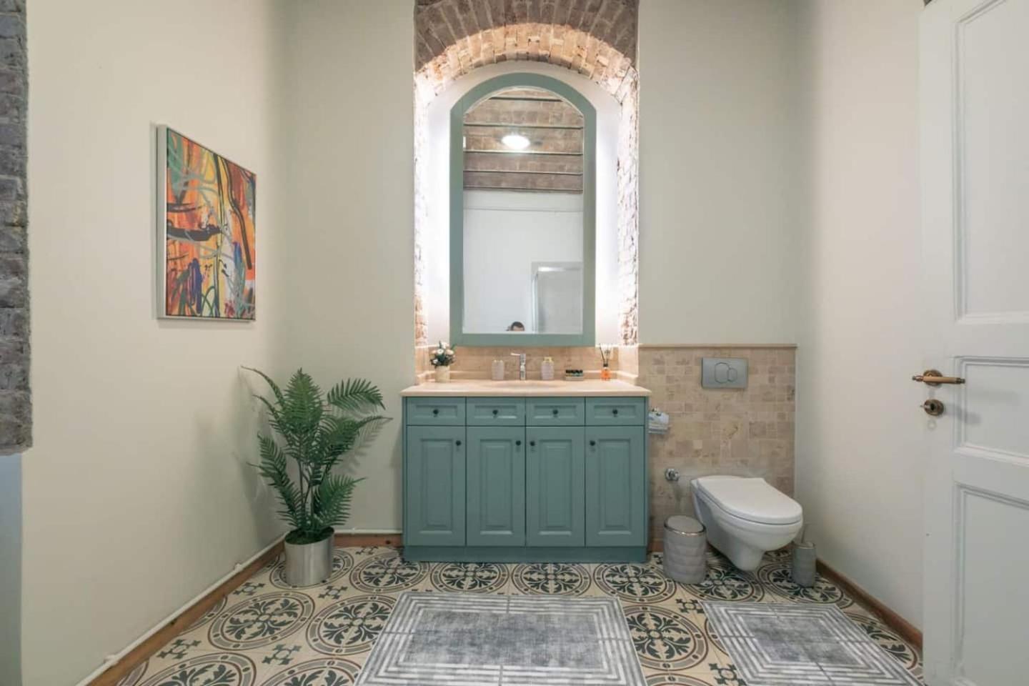 Spacious Rustic 2 Bedroom Few Steps From Galata Tower *
