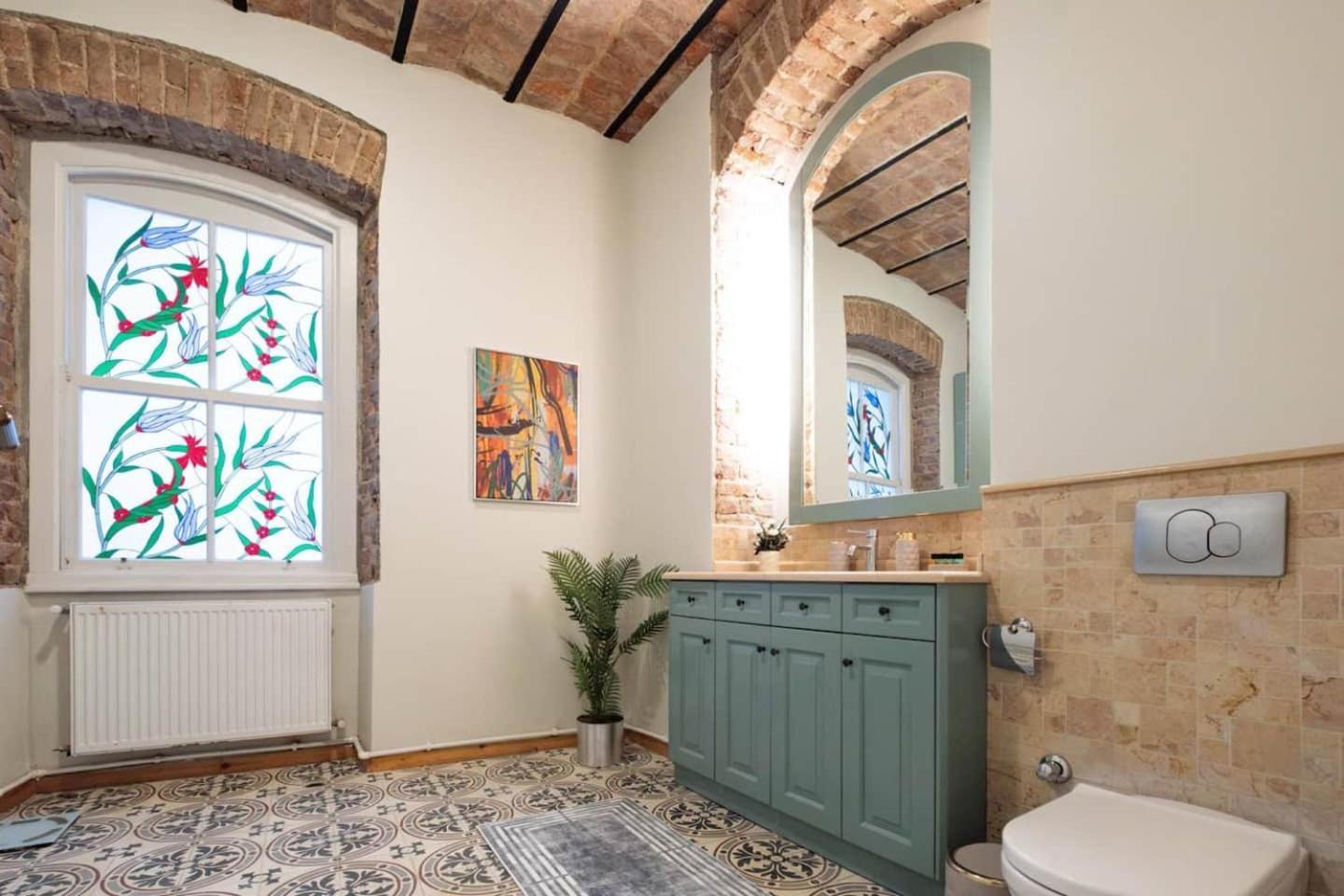 Spacious Rustic 2 Bedroom Few Steps From Galata Tower *
