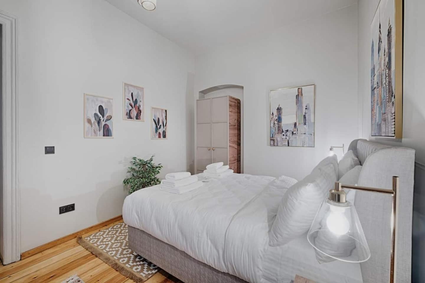 Spacious Rustic 2 Bedroom Few Steps From Galata Tower Daire İstanbul