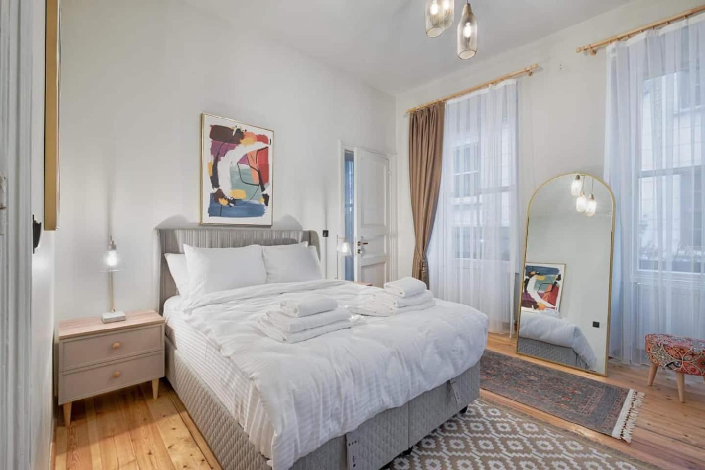 Spacious Rustic 2 Bedroom Few Steps From Galata Tower Daire