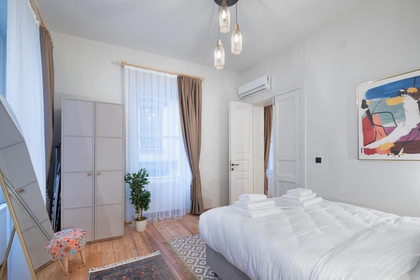 Spacious Rustic 2 Bedroom Few Steps From Galata Tower Daire İstanbul