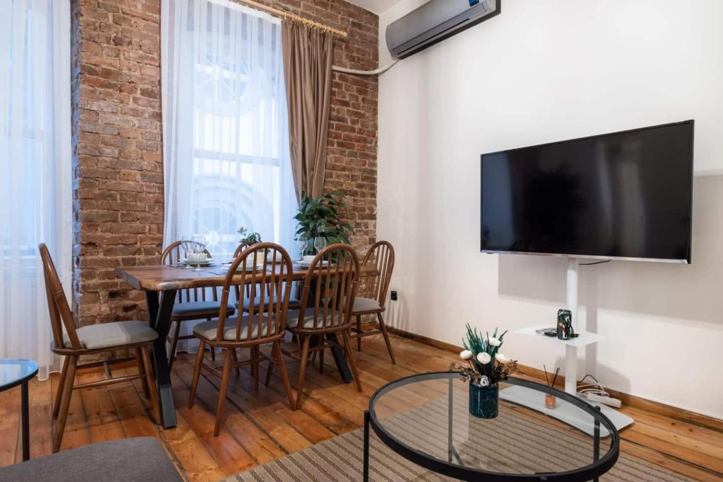Spacious Rustic 2 Bedroom Few Steps From Galata Tower Daire